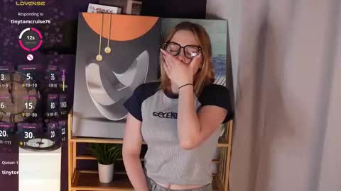 Mia online show from September 2025 03:12:01 AM