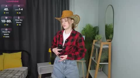 Mia online show from October 2025 03:10:01 AM