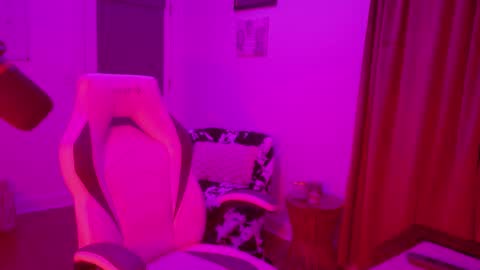 Snapshot of juliettetoken chatting on April 2026 07:09:01 AM Goddess Endigo online show from April 2026 07:09:01 AM