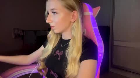 Snapshot of julissariecke chatting on November 2025 04:51:01 PM Sofie online show from November 2025 04:51:01 PM