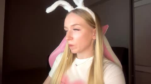 Snapshot of julissariecke chatting on November 2025 05:14:02 PM Sofie online show from November 2025 05:14:02 PM