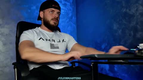 JULiUS   online show from January 2026 08:58:01 PM