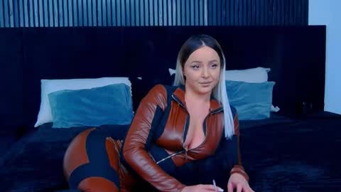 Julia online show from November 2025 04:51:01 PM