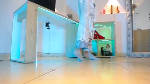 jullian online show from April 2026 09:05:02 PM