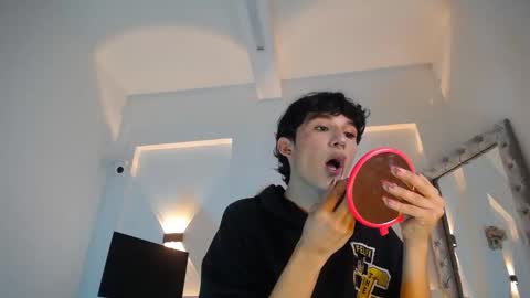 jullian online show from April 2026 09:26:02 PM