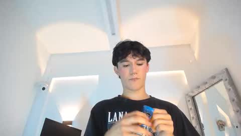 jullian online show from April 2026 09:42:01 PM