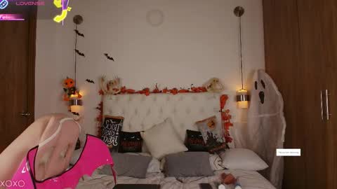jullianapriv_ online show from October 2025 02:17:02 PM