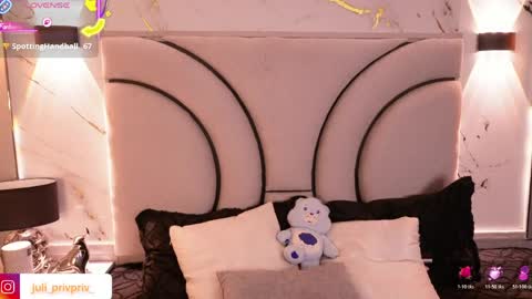 jullianapriv_ online show from April 2026 05:03:02 PM