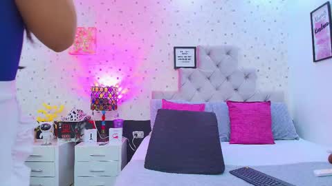 Julieta Reyes   online show from November 2025 02:38:01 PM