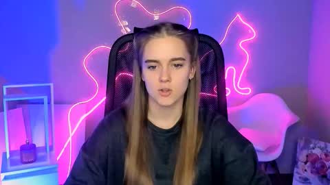 junewoods online show from February 2026 02:02:01 PM