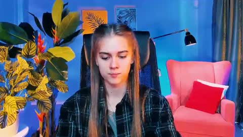 junewoods online show from April 2026 07:17:02 AM