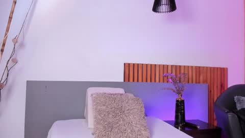 Jupiter Fox online show from April 2026 06:05:02 PM