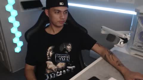 Snapshot of justagamerxxx chatting on December 2025 06:48:01 PM Rhys online show from December 2025 06:48:01 PM