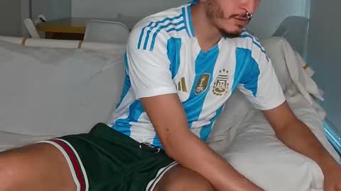 Snapshot of justatall_guy chatting on December 2025 08:14:01 PM JustAtall Guy online show from December 2025 08:14:01 PM