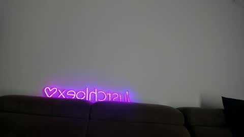 Chloe online show from November 2025 07:06:02 AM