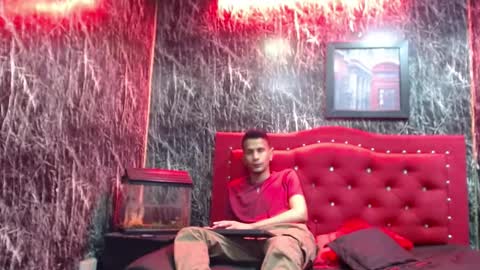 Snapshot of justin_melendez chatting on January 2025 04:02:01 AM JUSTIN online show from January 2025 04:02:01 AM