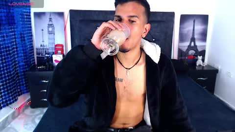 Snapshot of justin_melendez chatting on February 2025 04:54:02 AM JUSTIN online show from February 2025 04:54:02 AM