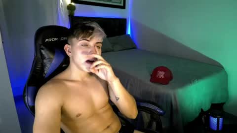 Snapshot of justin_trevor chatting on April 2026 04:49:02 AM Justin trevor online show from April 2026 04:49:02 AM
