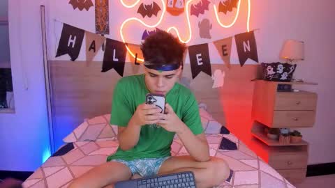 Snapshot of justinbiler chatting on October 2025 12:34:02 PM Justin online show from October 2025 12:34:02 PM