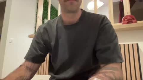 Snapshot of justmeandyou00 chatting on February 2025 05:47:02 PM justmeandyou00 online show from February 2025 05:47:02 PM