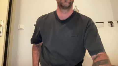 Snapshot of justmeandyou00 chatting on November 2025 02:49:02 PM justmeandyou00 online show from November 2025 02:49:02 PM