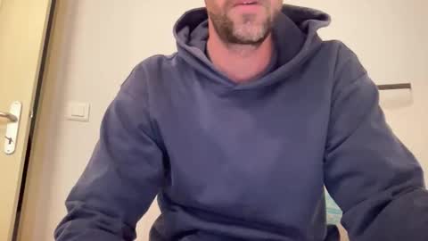 Snapshot of justmeandyou00 chatting on December 2025 01:27:01 PM justmeandyou00 online show from December 2025 01:27:01 PM