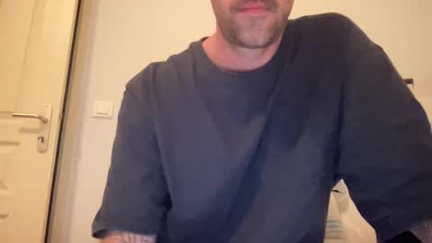 Snapshot of justmeandyou00 chatting on December 2025 05:08:02 PM justmeandyou00 online show from December 2025 05:08:02 PM