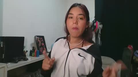 KAHELIINDEPENDENT MODEL online show from October 2025 05:55:02 PM