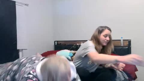 Snapshot of kai_and_eve chatting on February 2025 04:25:01 AM Kai Em and Abs online show from February 2025 04:25:01 AM