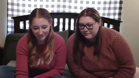 Snapshot of kai_and_eve chatting on October 2025 04:18:02 PM Kai Em and Abs online show from October 2025 04:18:02 PM