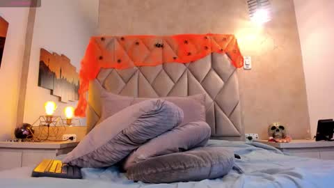 Snapshot of kailinmoon chatting on October 2025 01:02:02 PM Kailin online show from October 2025 01:02:02 PM