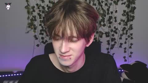 slutkai online show from November 2025 09:13:02 PM