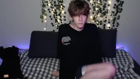 slutkai online show from November 2025 07:36:02 PM