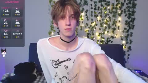 slutkai online show from December 2025 05:06:02 AM