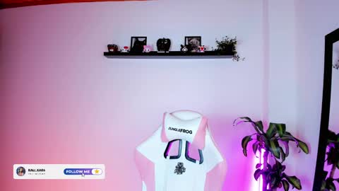 Snapshot of kali_ka chatting on October 2025 09:16:01 PM Kali Ka Please help me with your thumbs up its important dont forget my birthday on October 26 online show from October 2025 09:16:01 PM