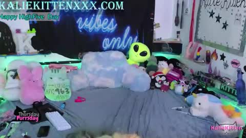 KalieKitten online show from April 2026 09:39:33 PM