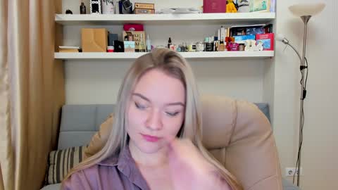 Snapshot of kara_smith_ chatting on December 2024 10:23:01 PM Kara. Off from 15th till 24th of December online show from December 2024 10:23:01 PM