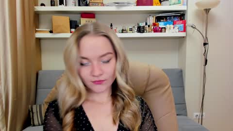 Snapshot of kara_smith_ chatting on December 2024 10:09:01 PM Kara. Off from 15th till 24th of December online show from December 2024 10:09:01 PM