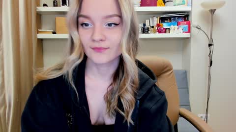 Snapshot of kara_smith_ chatting on January 2025 12:49:01 AM Kara. Off from 15th till 24th of December online show from January 2025 12:49:01 AM