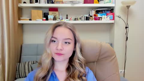 Snapshot of kara_smith_ chatting on January 2025 12:49:01 AM Kara. Off from 15th till 24th of December online show from January 2025 12:49:01 AM