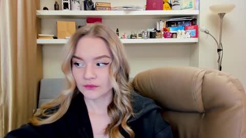 Snapshot of kara_smith_ chatting on January 2025 12:27:01 AM Kara. Off from 15th till 24th of December online show from January 2025 12:27:01 AM