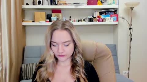 Snapshot of kara_smith_ chatting on January 2025 10:26:01 PM Kara. Off from 15th till 24th of December online show from January 2025 10:26:01 PM