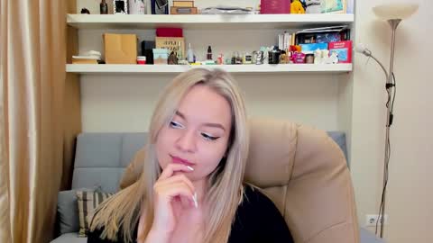 Snapshot of kara_smith_ chatting on February 2025 10:11:01 PM Kara. Off from 15th till 24th of December online show from February 2025 10:11:01 PM