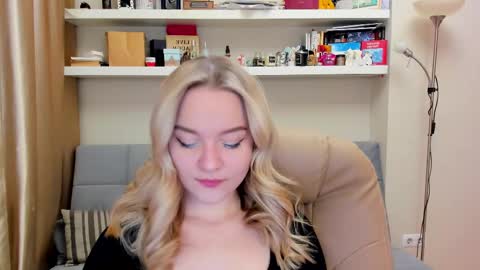 Snapshot of kara_smith_ chatting on February 2025 09:16:02 PM Kara. Off from 15th till 24th of December online show from February 2025 09:16:02 PM