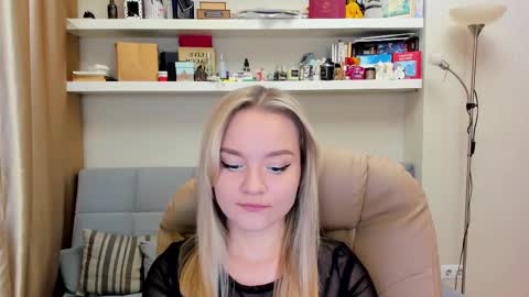 Snapshot of kara_smith_ chatting on February 2025 12:38:02 AM Kara. Off from 15th till 24th of December online show from February 2025 12:38:02 AM