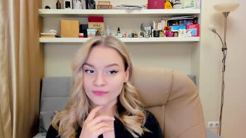 Snapshot of kara_smith_ chatting on March 2025 12:26:02 AM Kara. Off from 15th till 24th of December online show from March 2025 12:26:02 AM