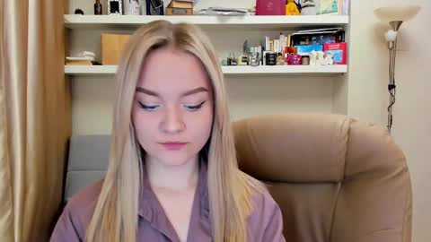 Snapshot of kara_smith_ chatting on March 2025 12:10:02 AM Kara. Off from 15th till 24th of December online show from March 2025 12:10:02 AM