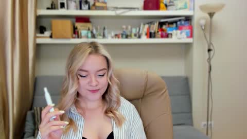 Snapshot of kara_smith_ chatting on September 2025 10:09:01 PM Kara. Off from 15th till 24th of December online show from September 2025 10:09:01 PM