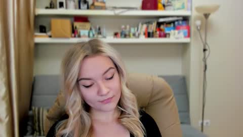 Snapshot of kara_smith_ chatting on October 2025 10:21:02 PM Kara. Off from 15th till 24th of December online show from October 2025 10:21:02 PM