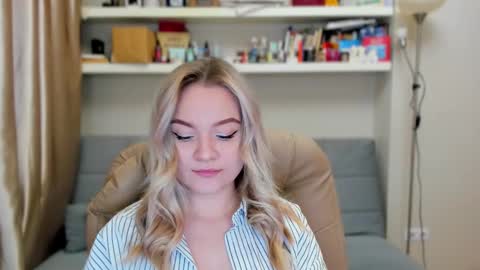 Snapshot of kara_smith_ chatting on November 2025 10:30:01 PM Kara. Off from 15th till 24th of December online show from November 2025 10:30:01 PM